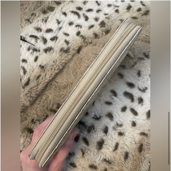 CHANEL ICON PATENT LEATHER ZIP AROUND ORGANIZER WALLET/ CLUTCH BAG - Picture 7 of 16